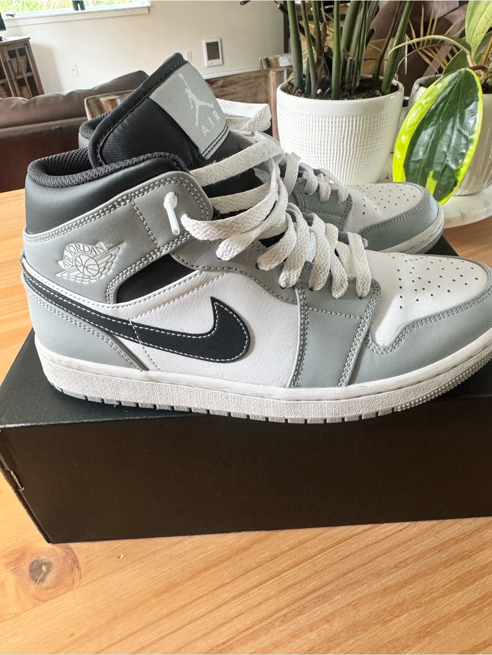 Jordan Air Jordan 1 Mid Light Smoke Grey White Anthracite